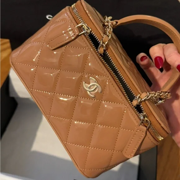 CHANEL Timeless Classic Handle Clutch Chain Patent Calfskin Shiny Gold Hardware - Picture 4 of 14